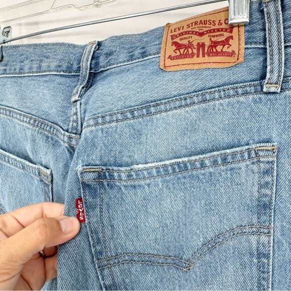 Levi's Women's '94 Baggy Destructed Distressed Classic Jeans Medium Wash Size 27 - Picture 14 of 16